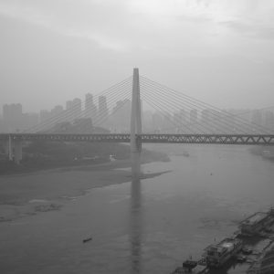 千斯门大桥和嘉陵江上的渡轮码头。
Qianse Gate Bridge and ferry terminals in Jialing River.