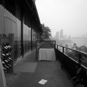 嘉陵江边的“爱”。
'Love' along Jialing River.