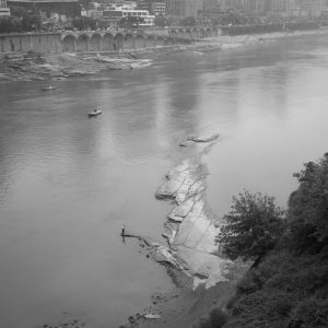 独立嘉陵江。
Solitary in the Jialing River